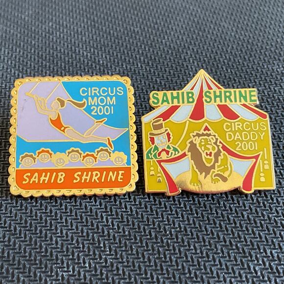 Sahib Shrine Circus Mom and Dad Pin 2001 Collectors Pins with Backs Great Cond. - Picture 1 of 6